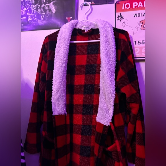 Red And Black Patterned Ardenes Robe/s - Picture 3 of 3